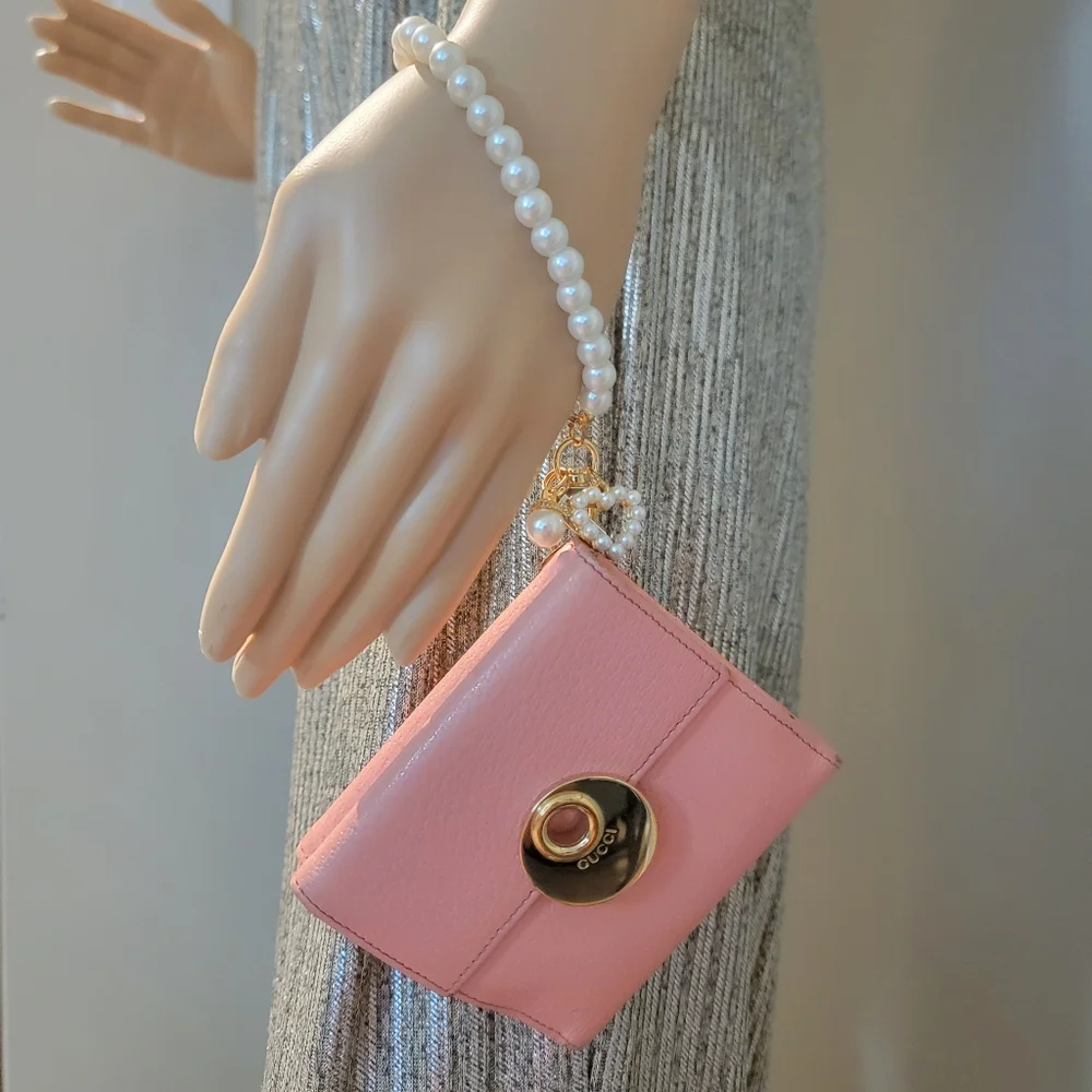 SALE🎉 Authentic Gucci Pink Leather Compact Wallet - Picture 2 of 13
